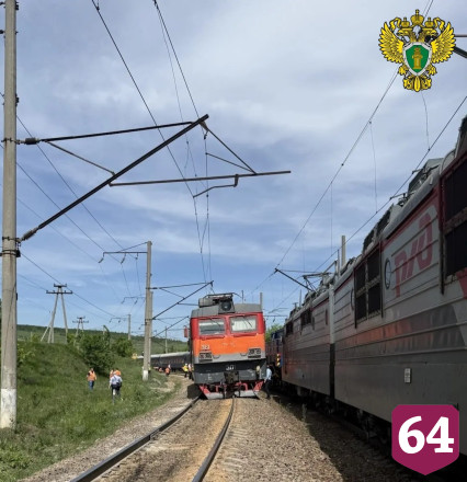 Прокуратура заинтересовалась сходом с рельсов локомотива поезда под Саратовом